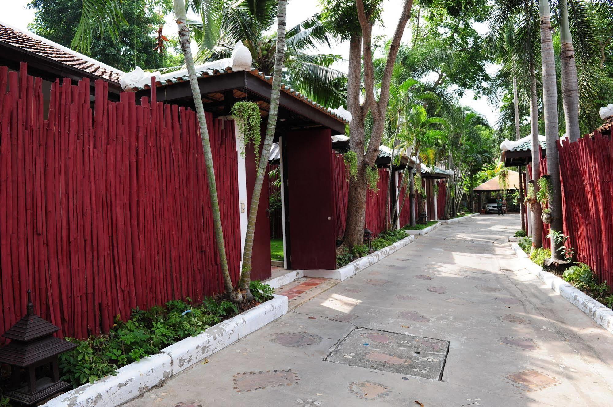 Napalai Pool Villa Resort Патая Екстериор снимка
